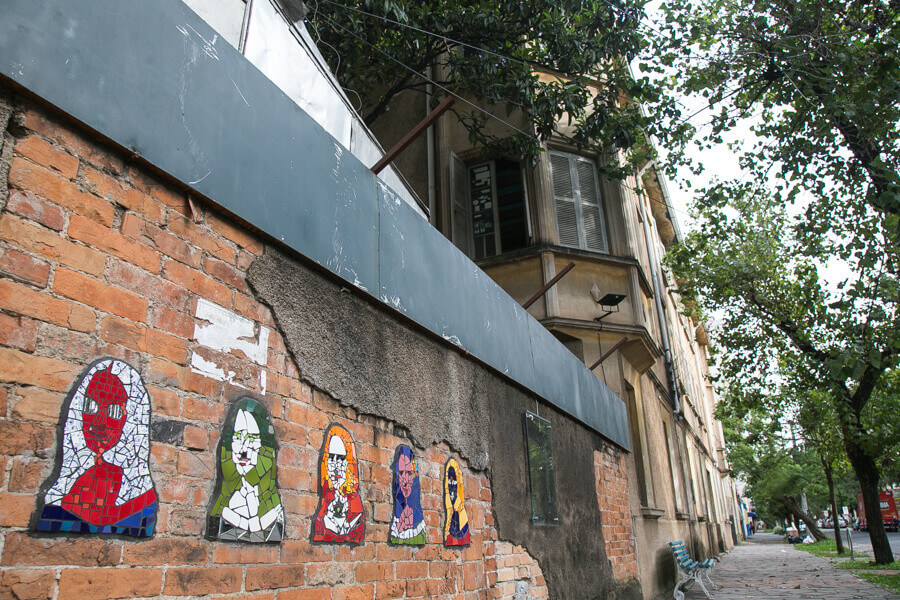 24/03/2016 - PORTO ALEGRE, RS - Artista Silvia Marcon cria oficinas de mosaico em forma de Monalisa e expõe nas ruas da cidade. Foto: Guilherme Santos/Sul21