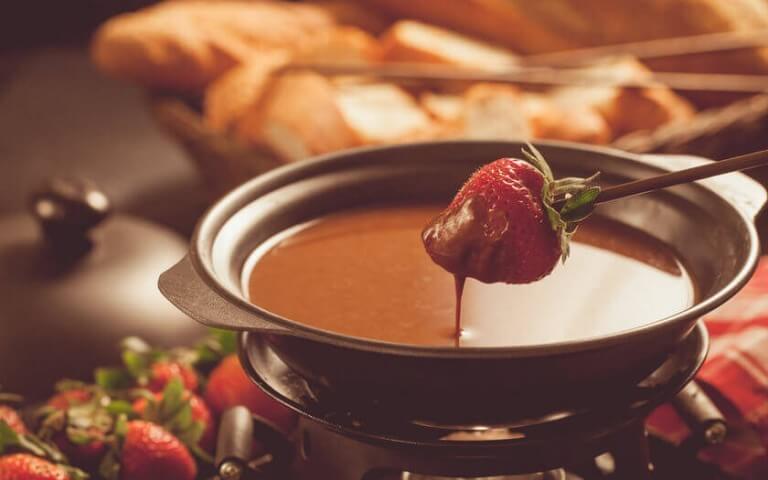 6 lugares para comer fondue sem precisar ir pra Gramado