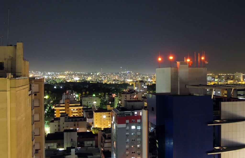 Porto Alegre vista de cima à noite